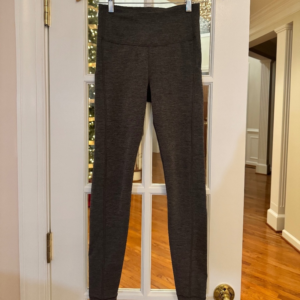 Athleta Ultimate Stash Pocket 7/8 legging, Size XS Tall, Gray